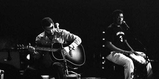 Le groupe Tinariwen en concert.